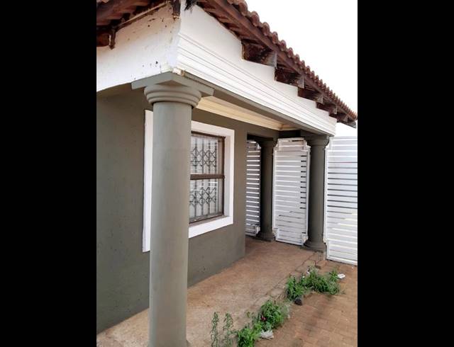 3 BEDROOM HOUSE FOR SALE IN PROTEA GLEN